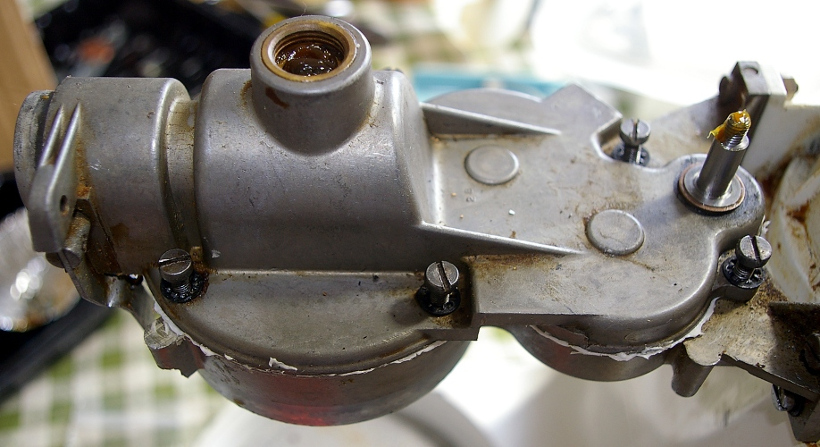 Kenwood gearbox repair - refit top gearbox cover